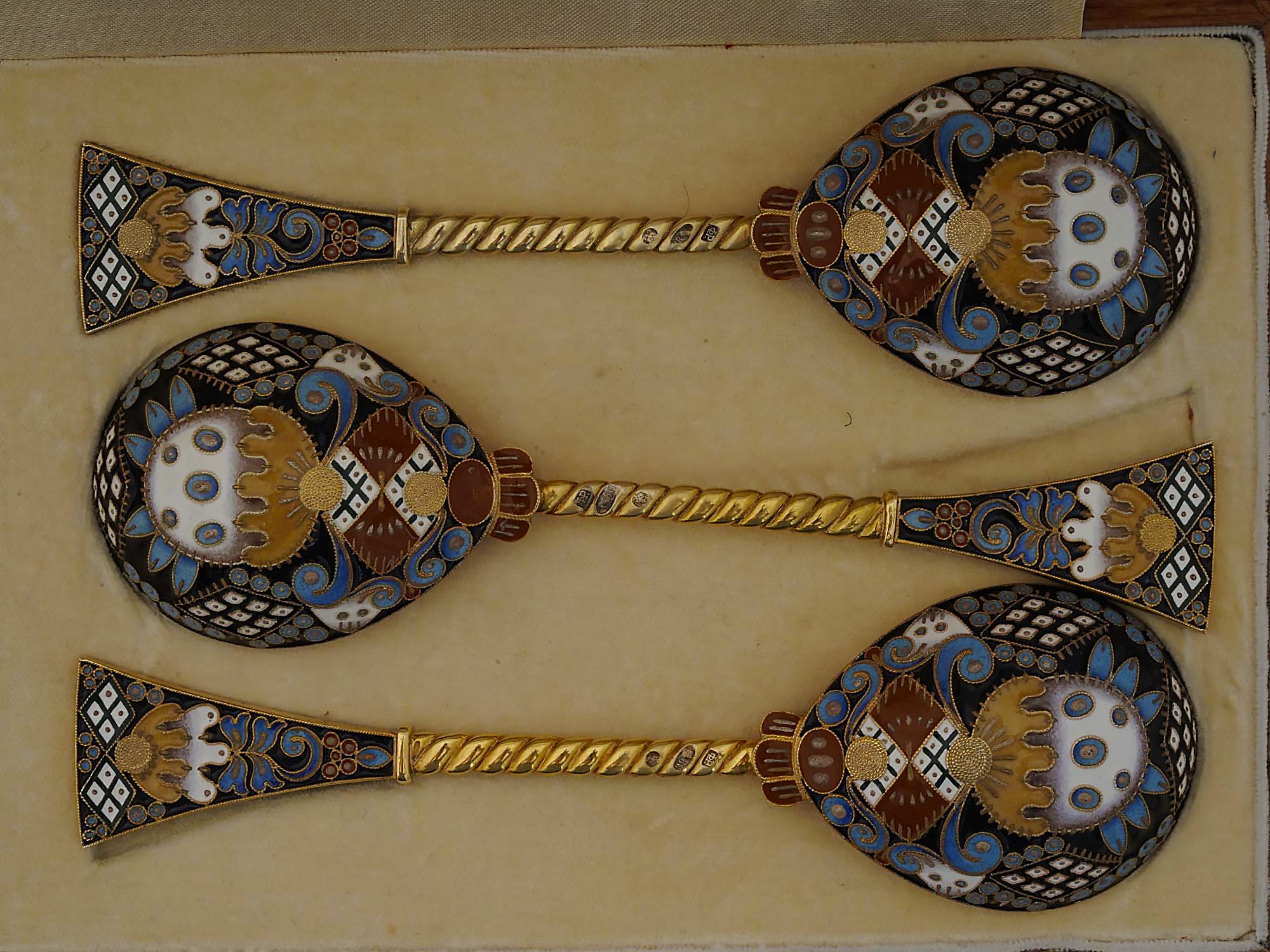 RUSSIAN SILVER GILT AND ENAMEL SPOON SET IN A BOX PIC-2